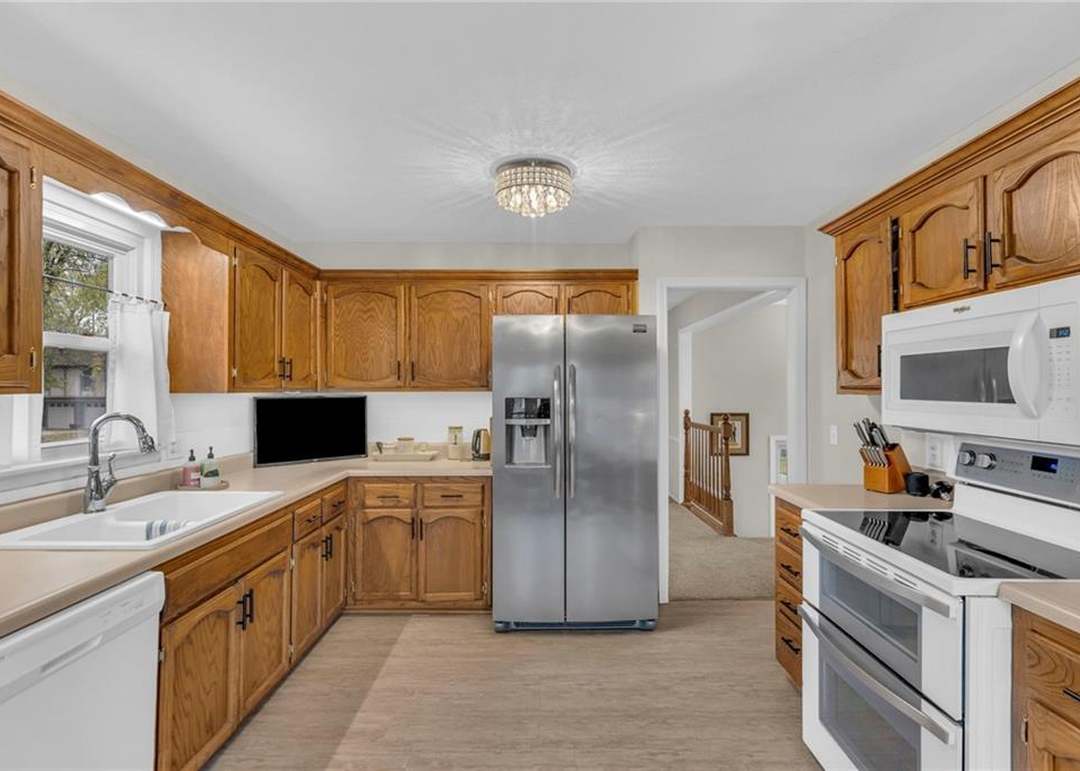 6131 Greenwood Drive — photo 19