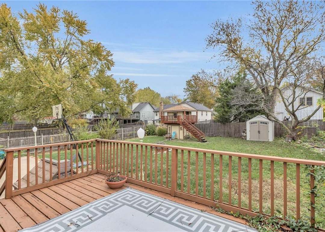 6131 Greenwood Drive — photo 33