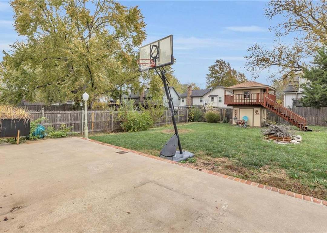 6131 Greenwood Drive — photo 34