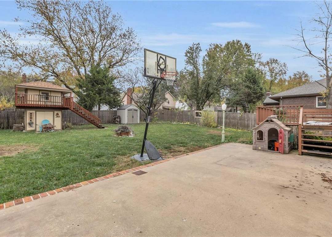 6131 Greenwood Drive — photo 35