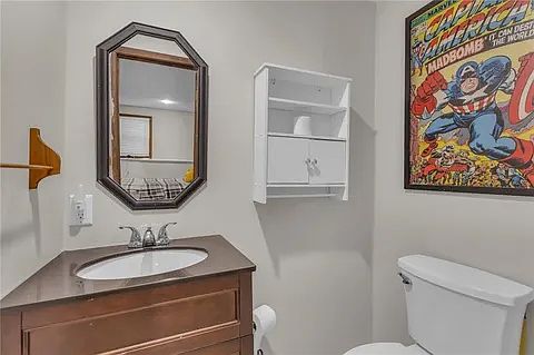 6131 Greenwood Street — photo 8