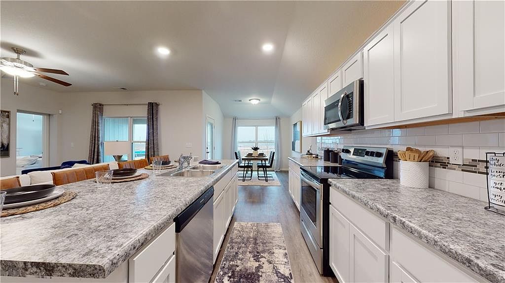 615 W Lanesfield Street — photo 4