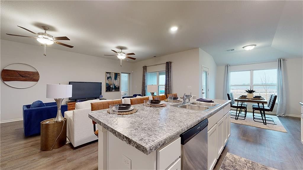 615 W Lanesfield Street — photo 5