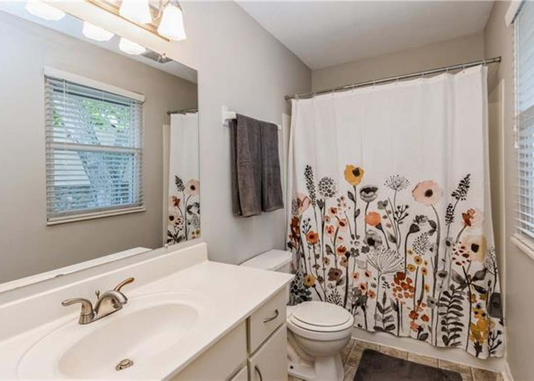 6218 Robinson Street — photo 5
