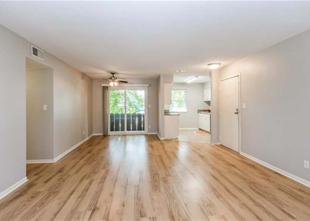 6218 Robinson Street — photo 9