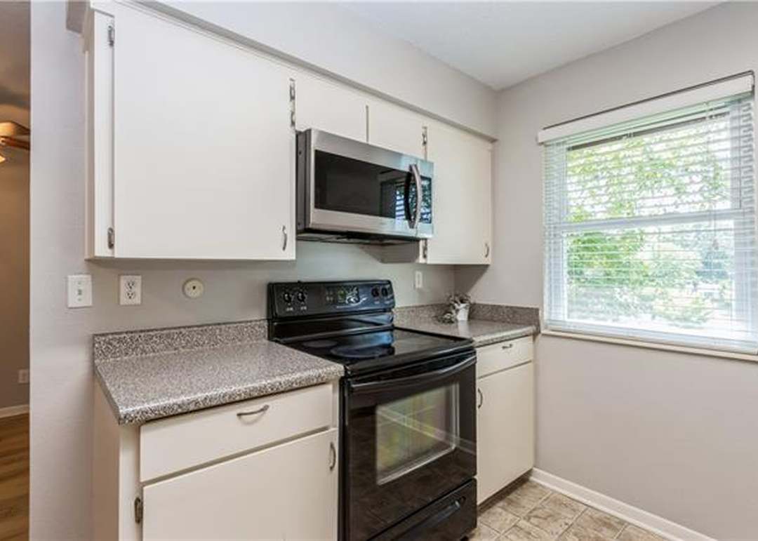 6218 Robinson Street — photo 10