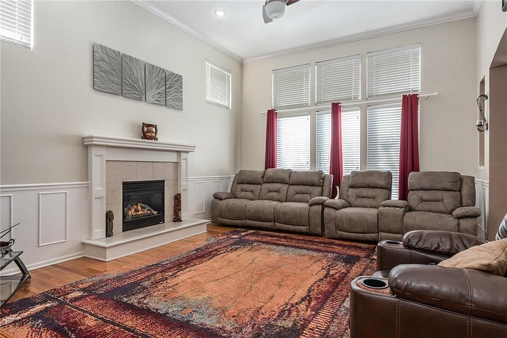 629 E Dogwood Street — photo 5