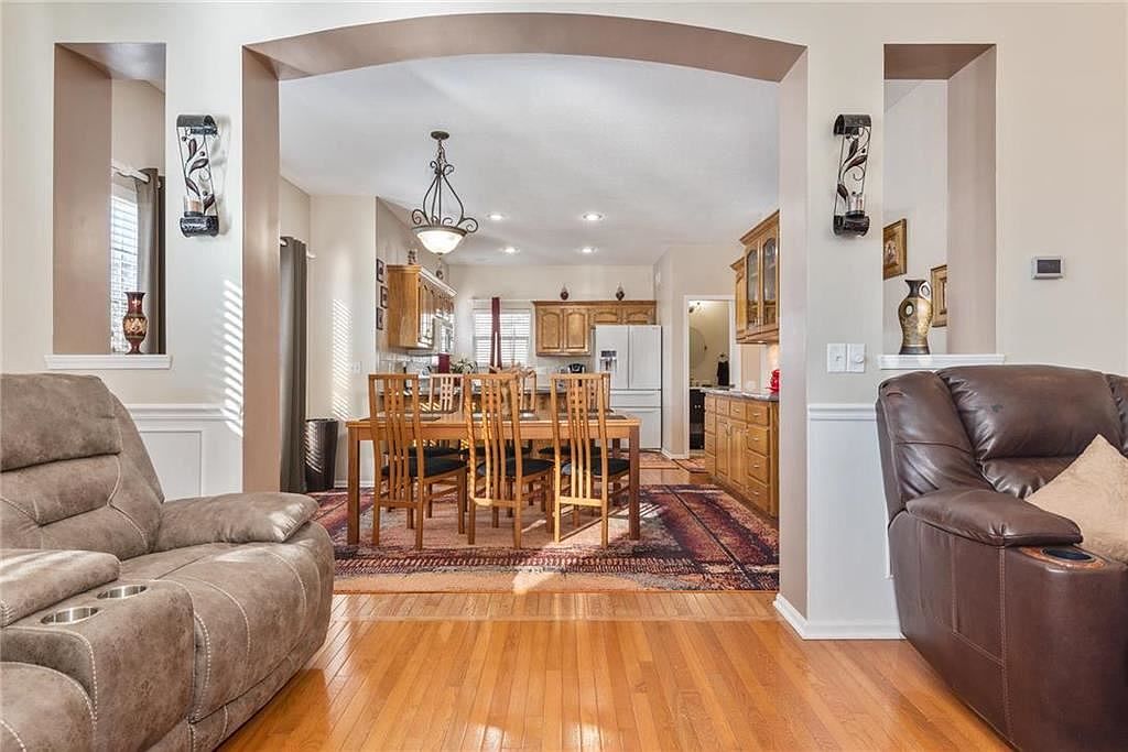 629 E Dogwood Street — photo 6