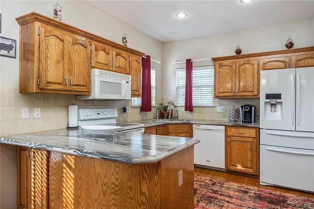 629 E Dogwood Street — photo 8