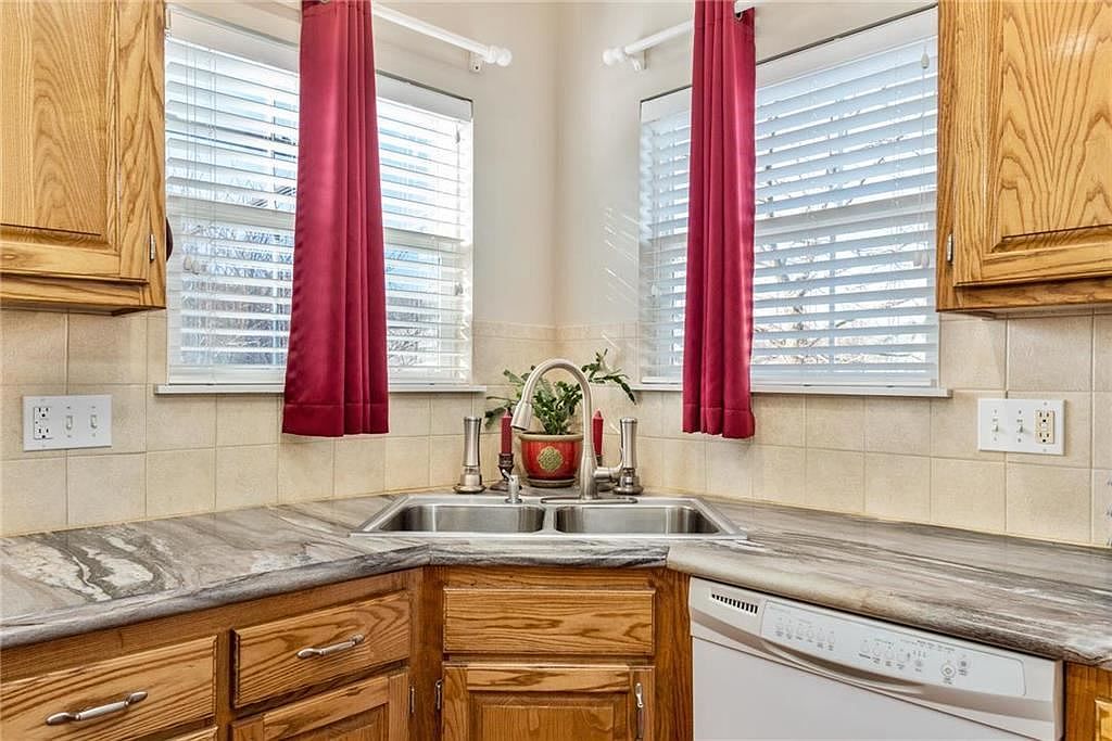 629 E Dogwood Street — photo 10