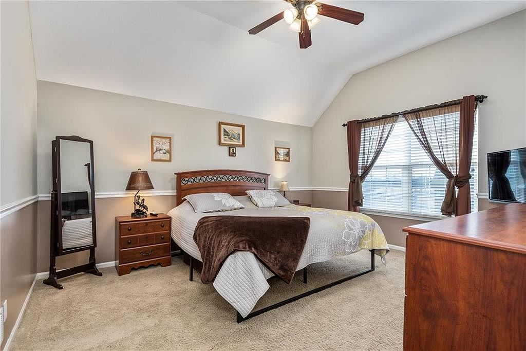 629 E Dogwood Street — photo 14