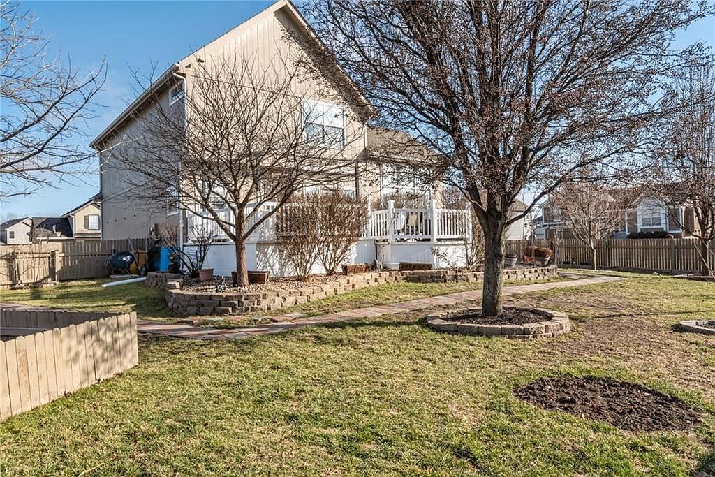 629 E Dogwood Street — photo 25