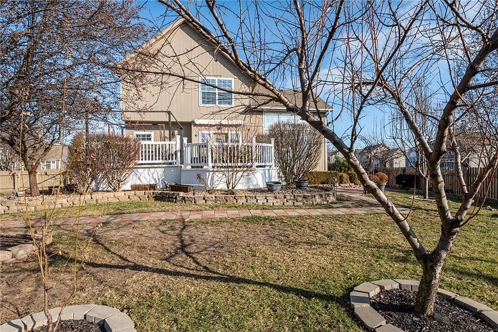 629 E Dogwood Street — photo 26