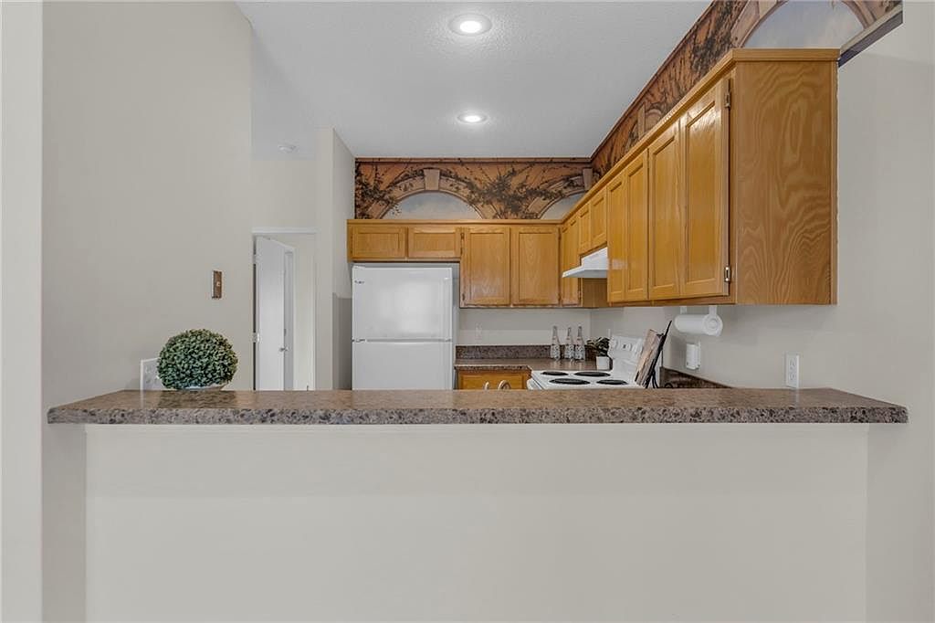 633 Woodson Lane — photo 8