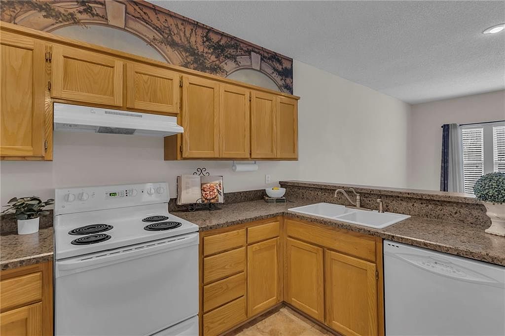 633 Woodson Lane — photo 9