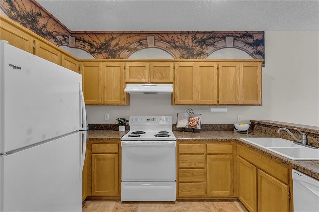 633 Woodson Lane — photo 11