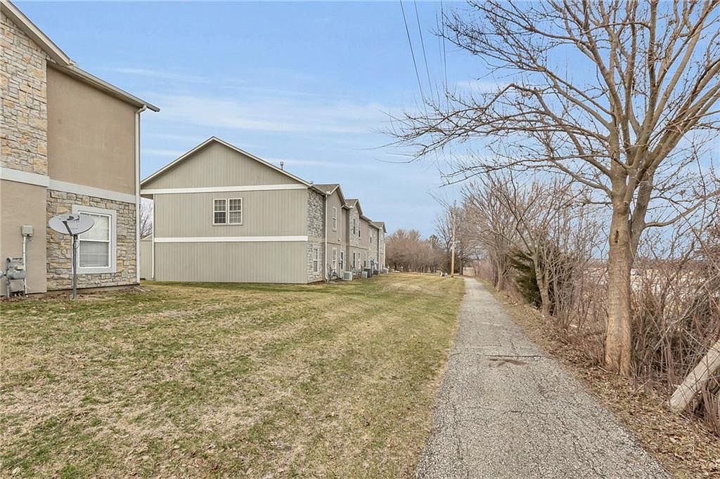 633 Woodson Lane — photo 25