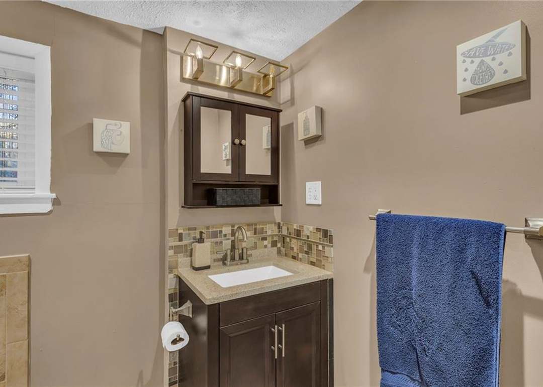 636 NE 45th Street — photo 7