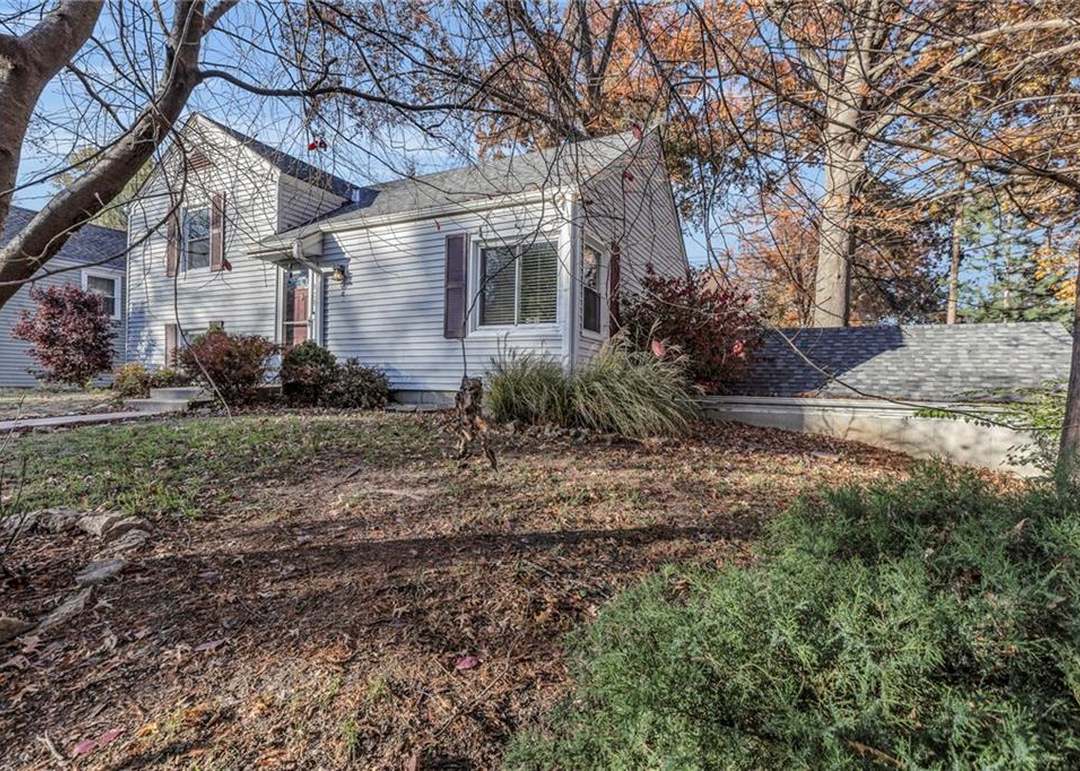 636 NE 45th Street — photo 9