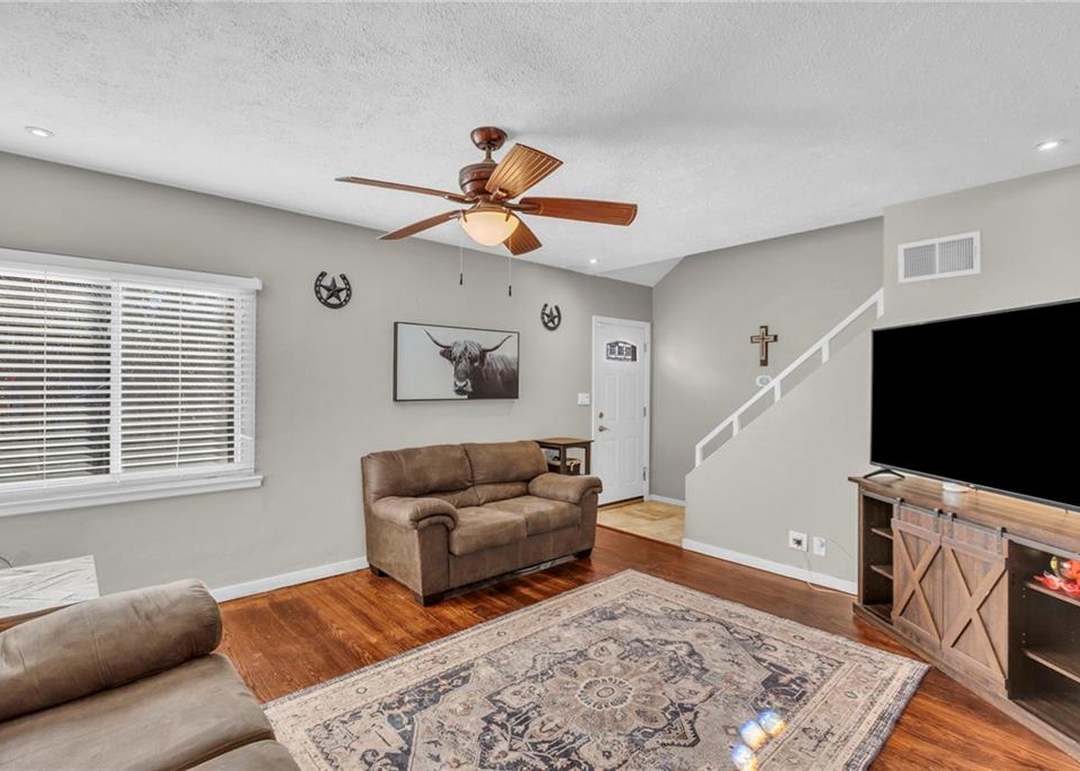636 NE 45th Street — photo 11