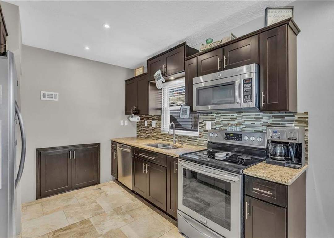 636 NE 45th Street — photo 15