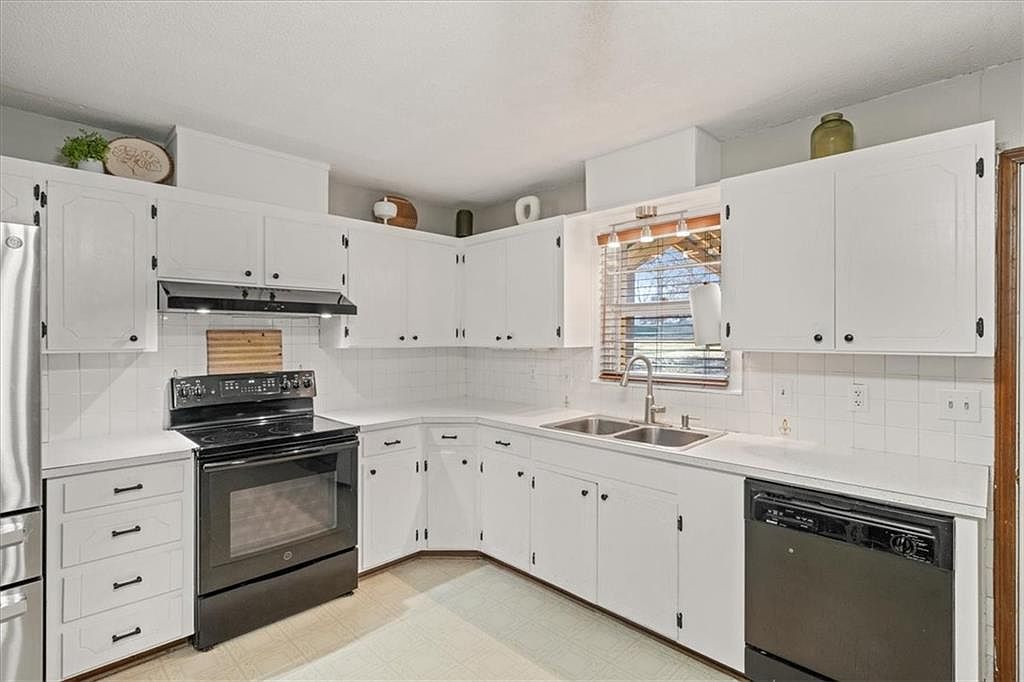 6424 Evanston Avenue — photo 10