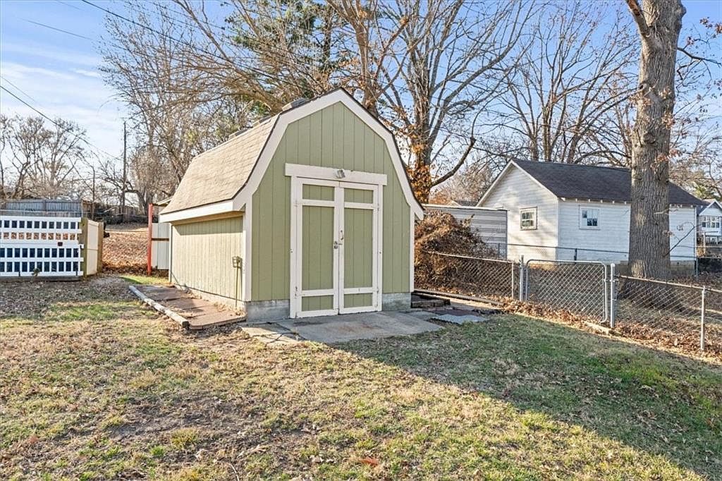 6424 Evanston Avenue — photo 30