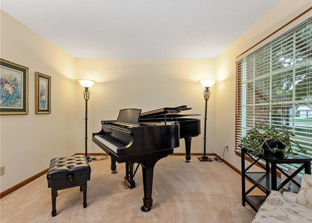 6722 Hauser Drive — photo 2