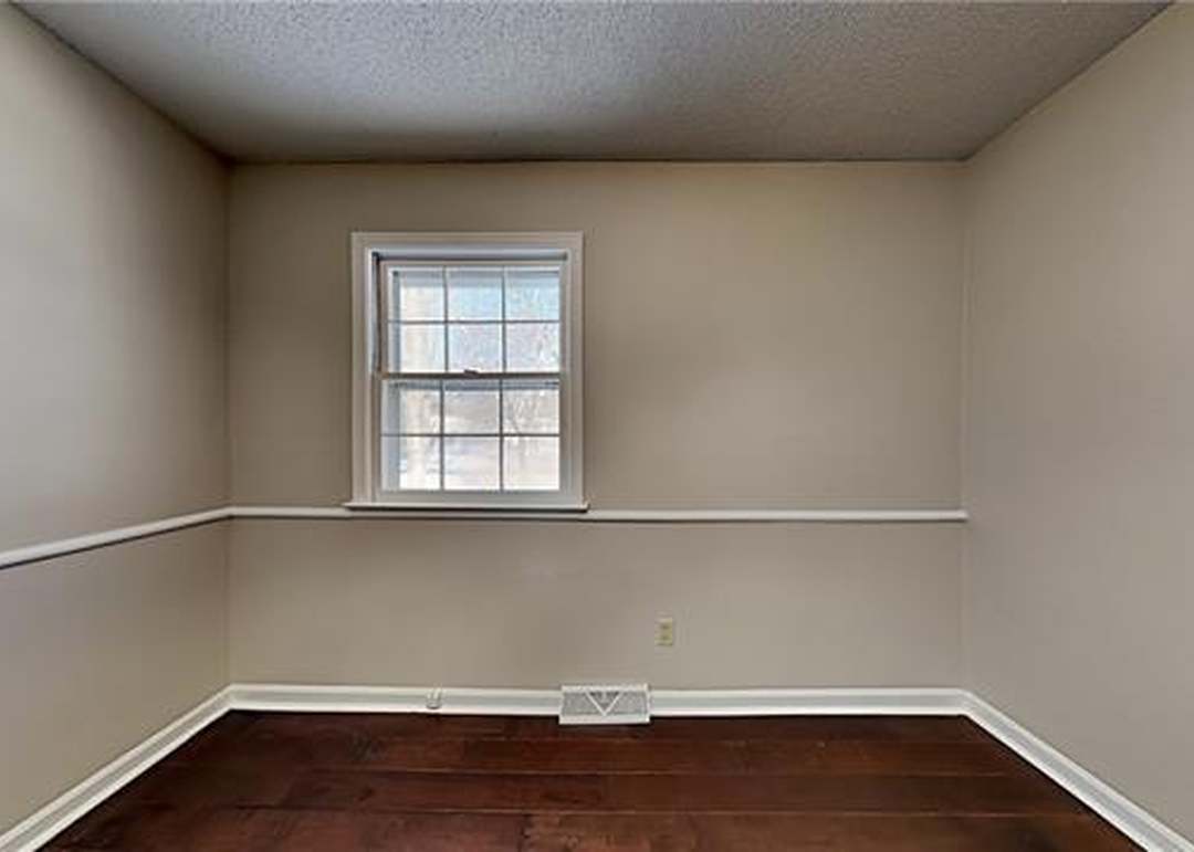 6832 Warwick Street — photo 3