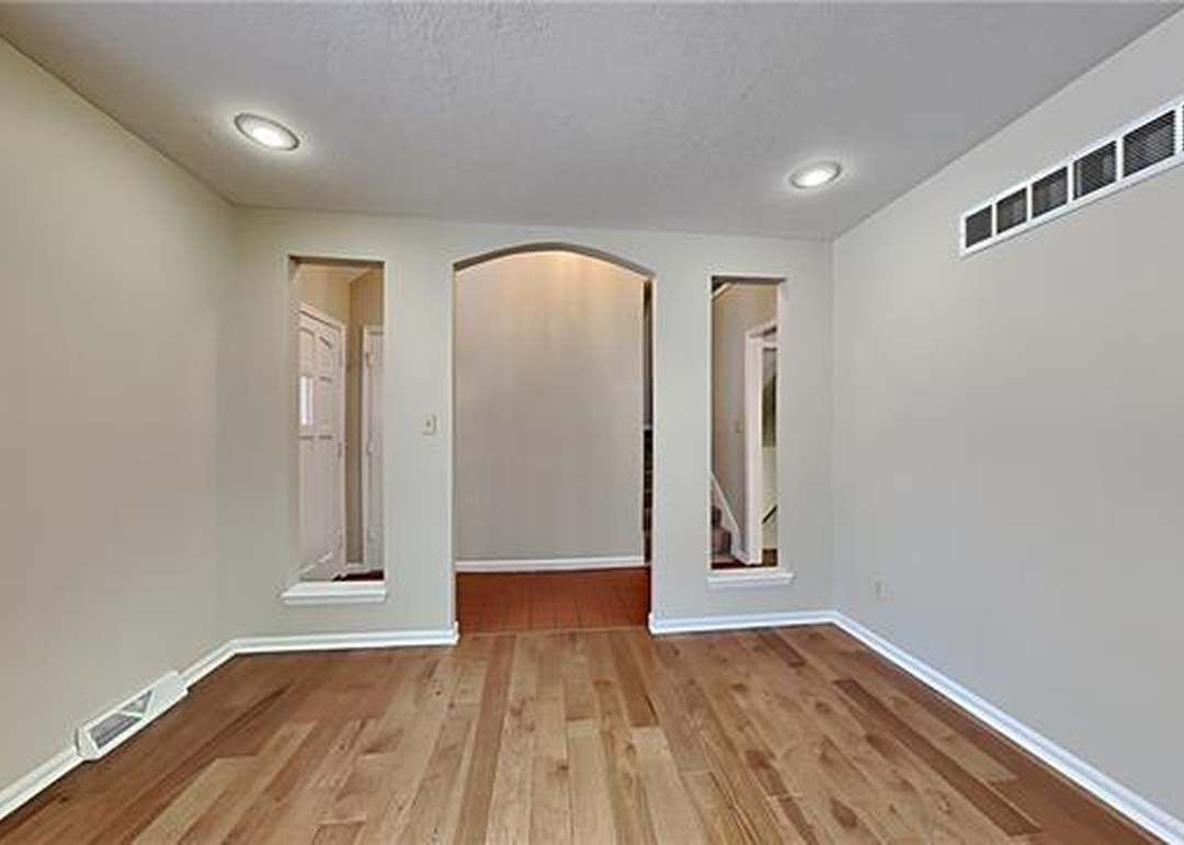 6832 Warwick Street — photo 11