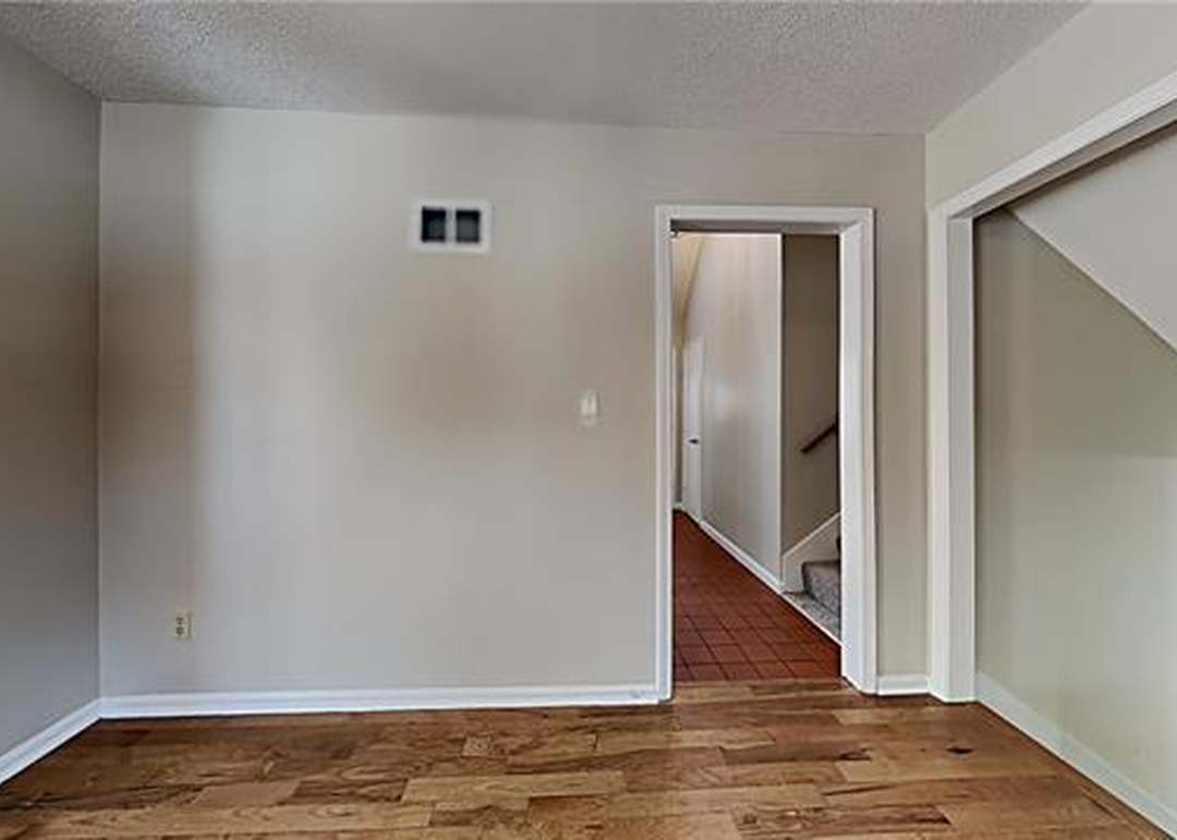 6832 Warwick Street — photo 13