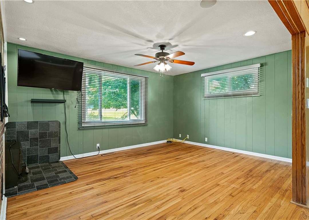 6900 Parallel Parkway — photo 12