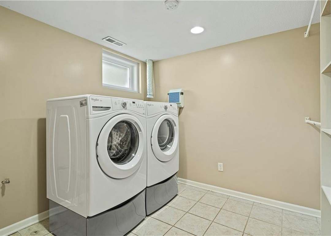 6900 Parallel Parkway — photo 23