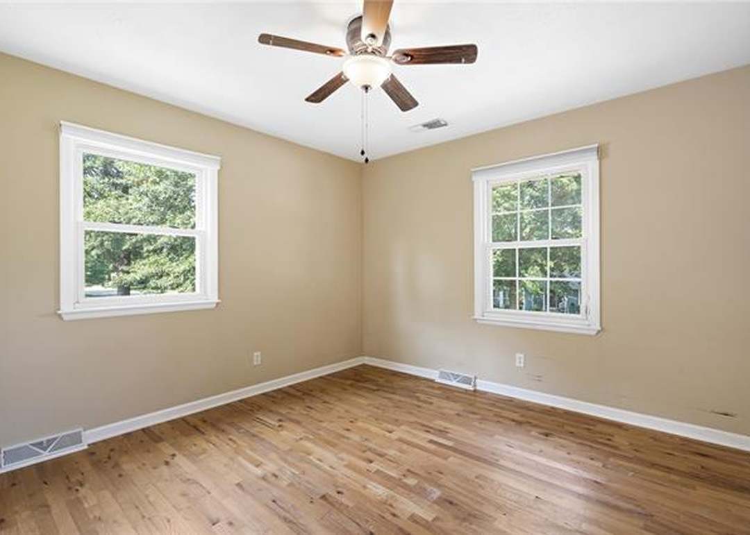 6913 E 127TH Terrace — photo 5