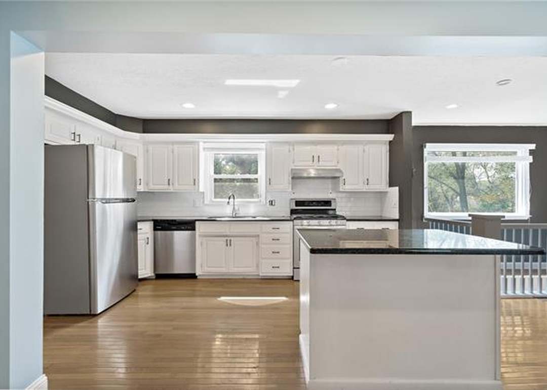 6913 E 127TH Terrace — photo 8