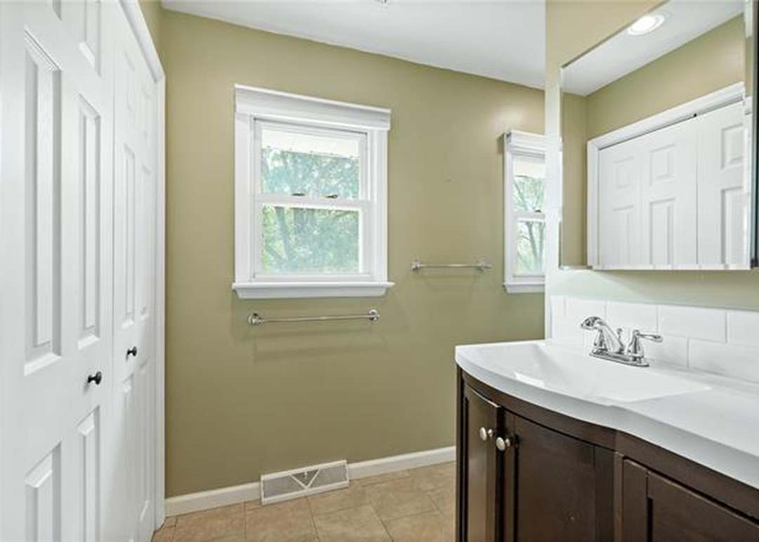 6913 E 127TH Terrace — photo 24