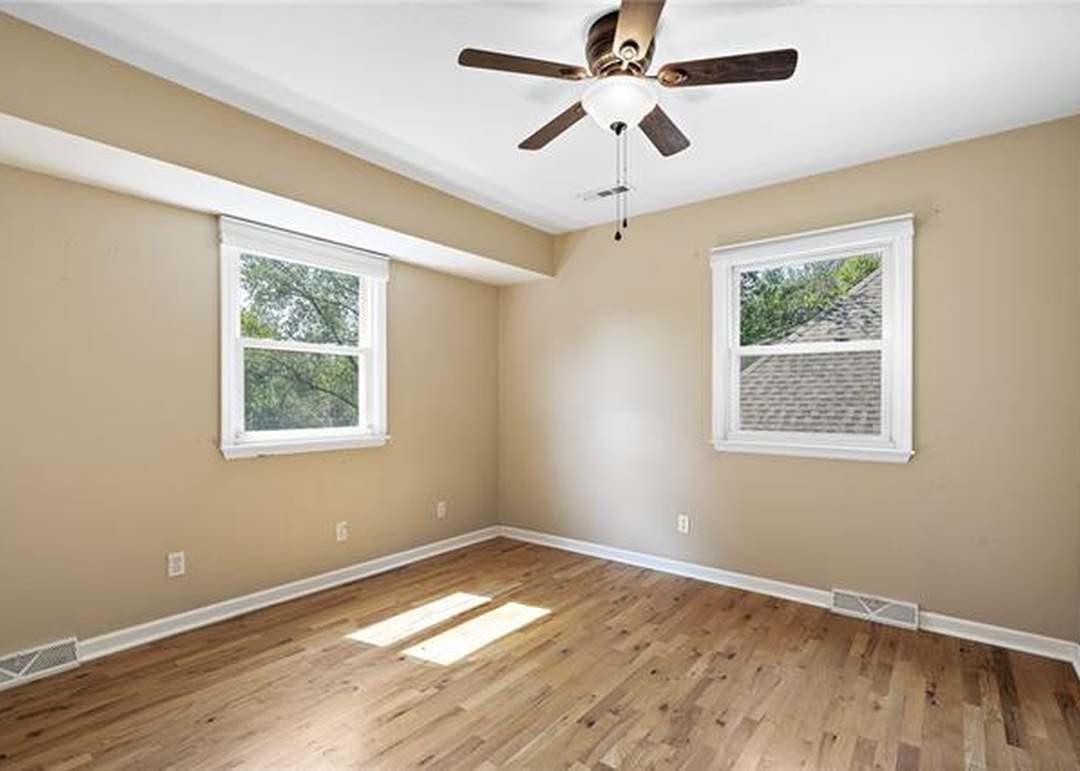 6913 E 127TH Terrace — photo 29