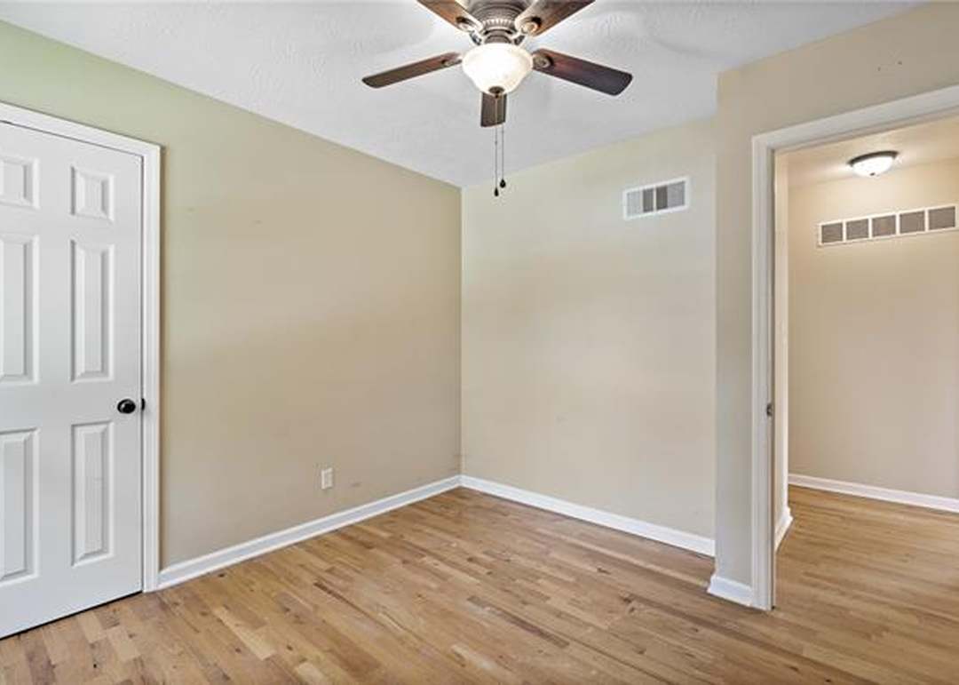 6913 E 127TH Terrace — photo 32