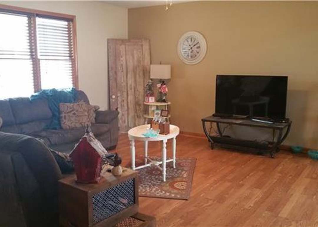700 York Drive — photo 2