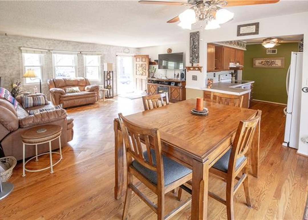 7008 Sloan Avenue — photo 9