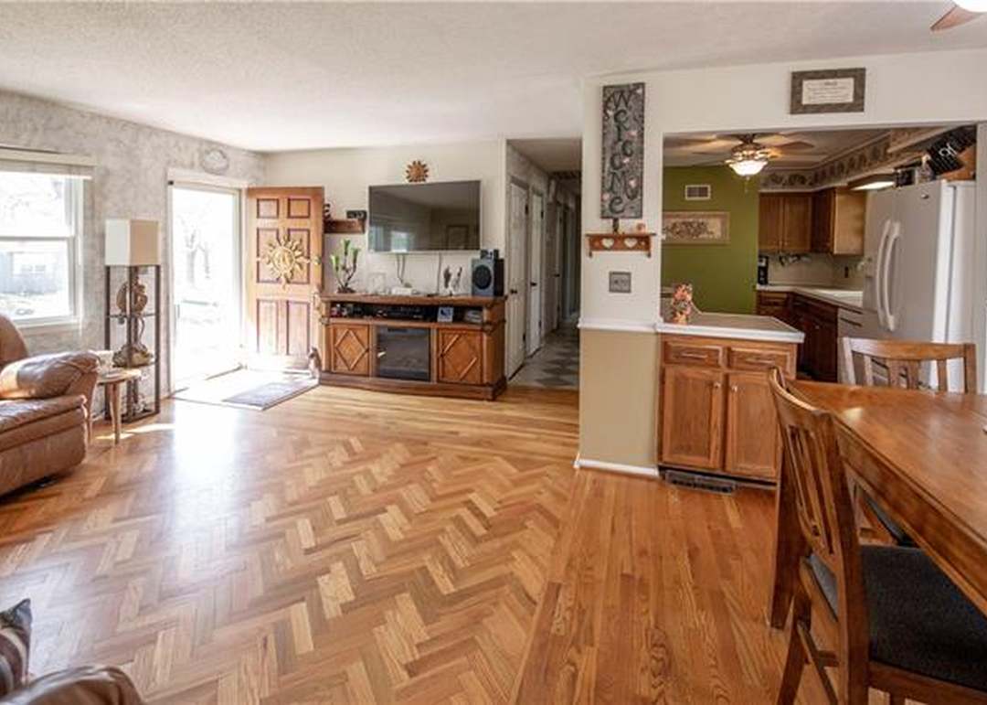 7008 Sloan Avenue — photo 14