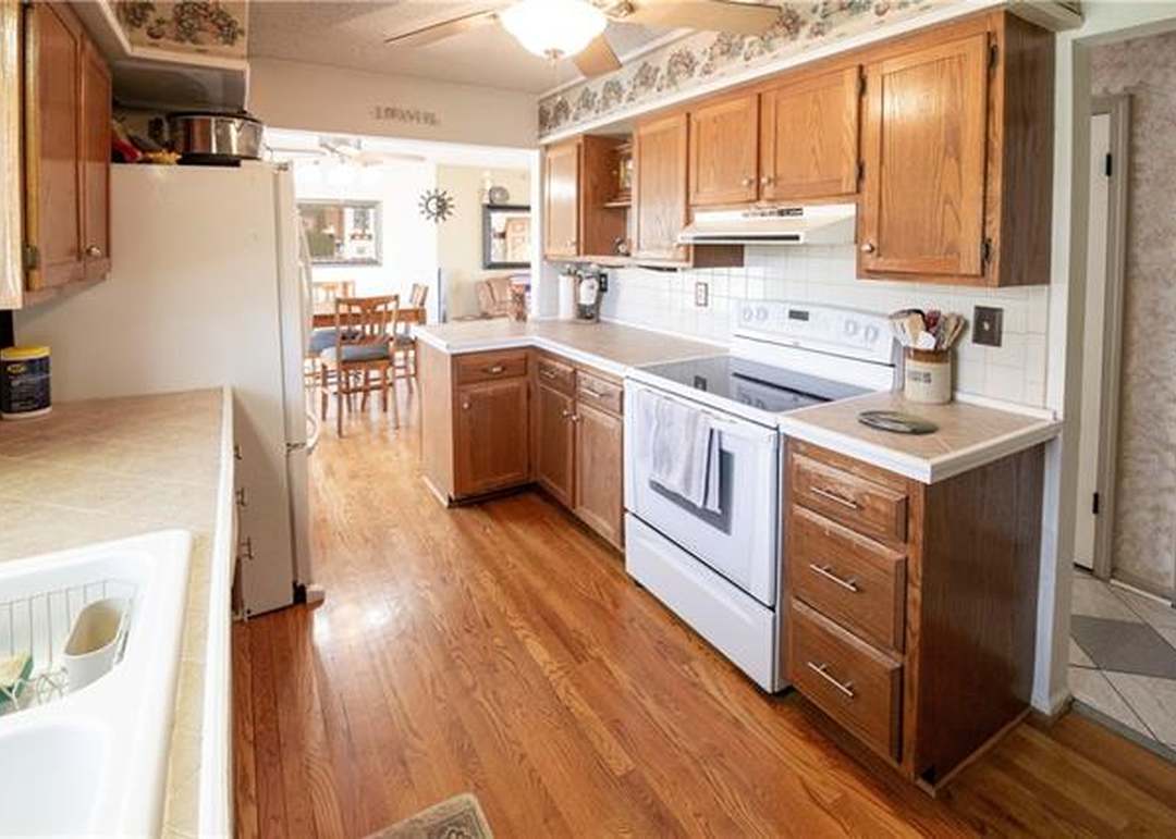 7008 Sloan Avenue — photo 17