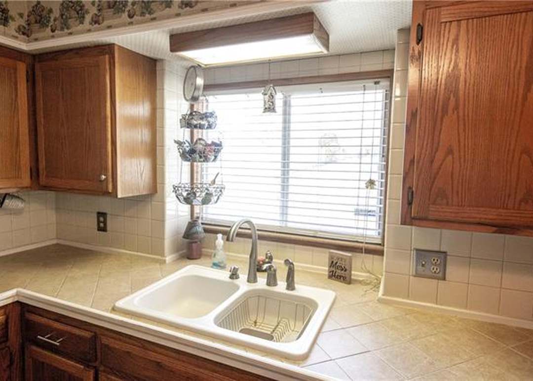 7008 Sloan Avenue — photo 22