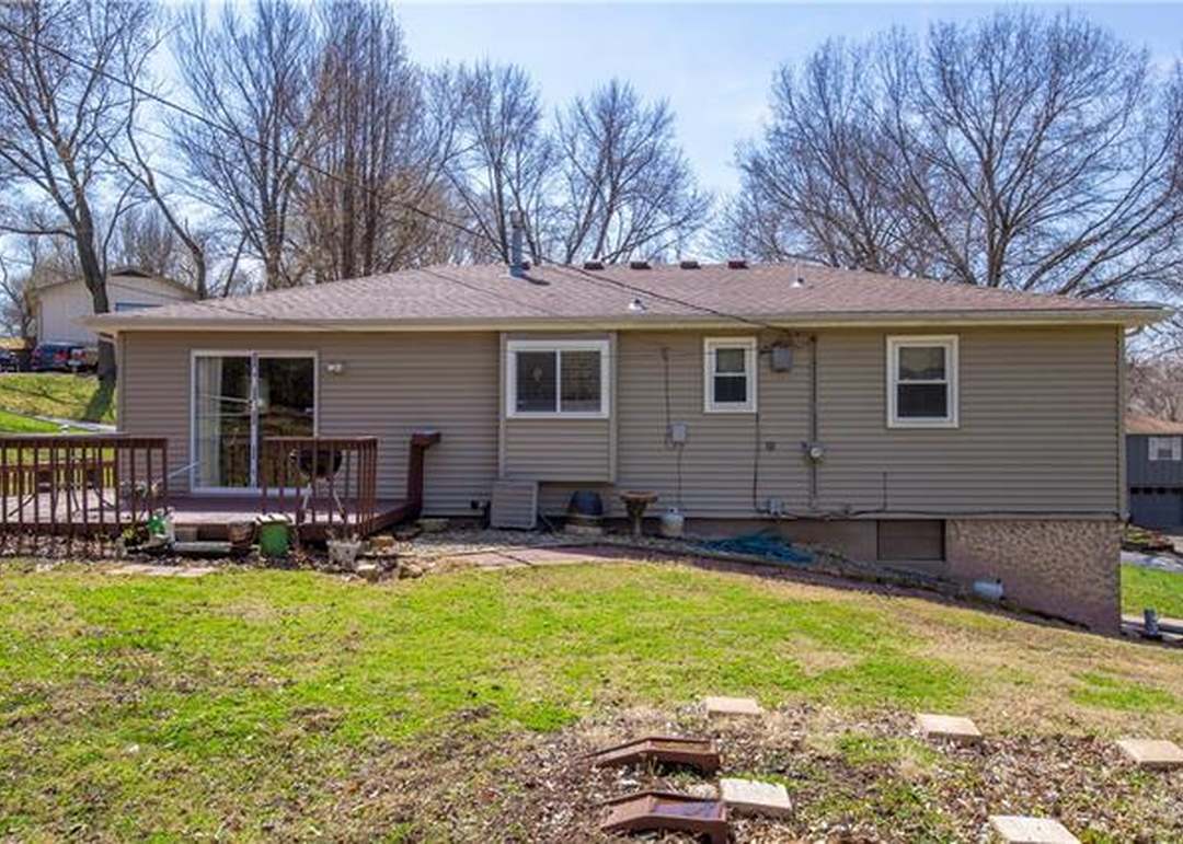 7008 Sloan Avenue — photo 28