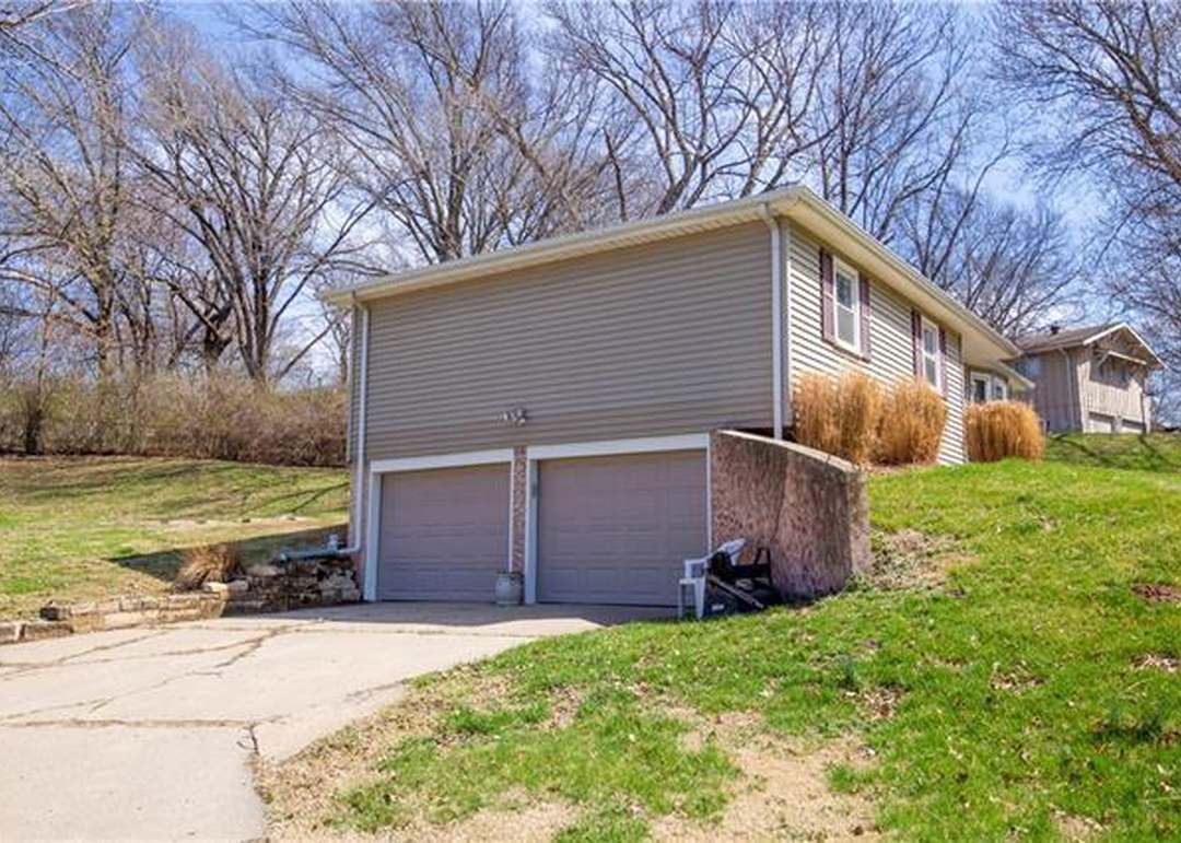7008 Sloan Avenue — photo 29