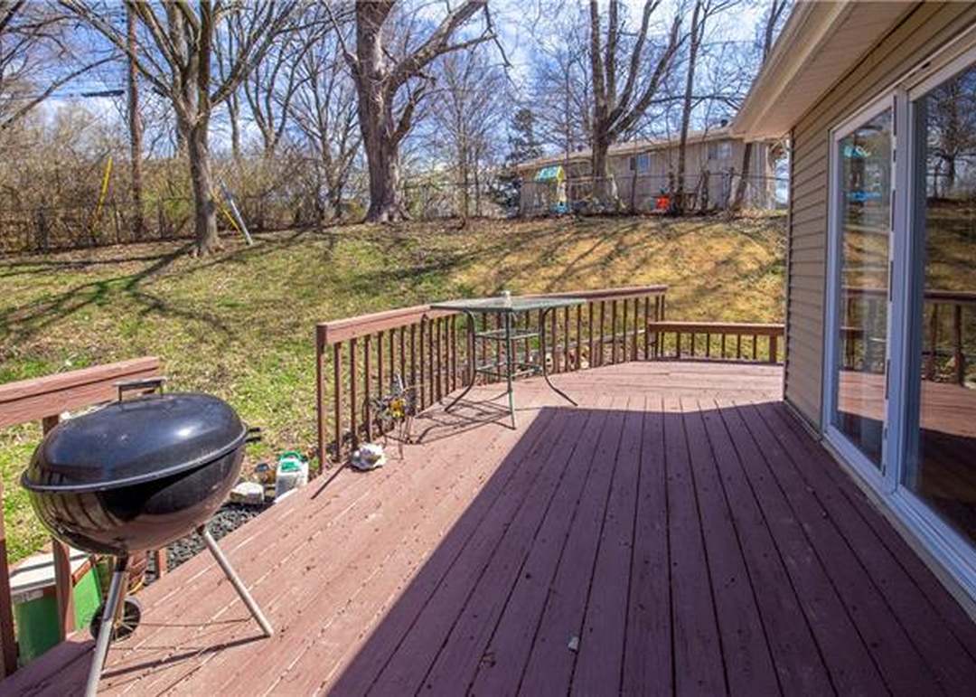 7008 Sloan Avenue — photo 30