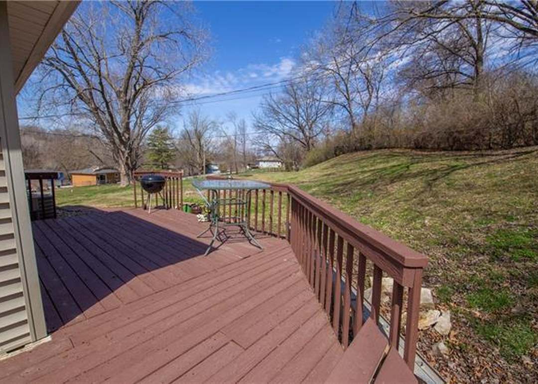 7008 Sloan Avenue — photo 31