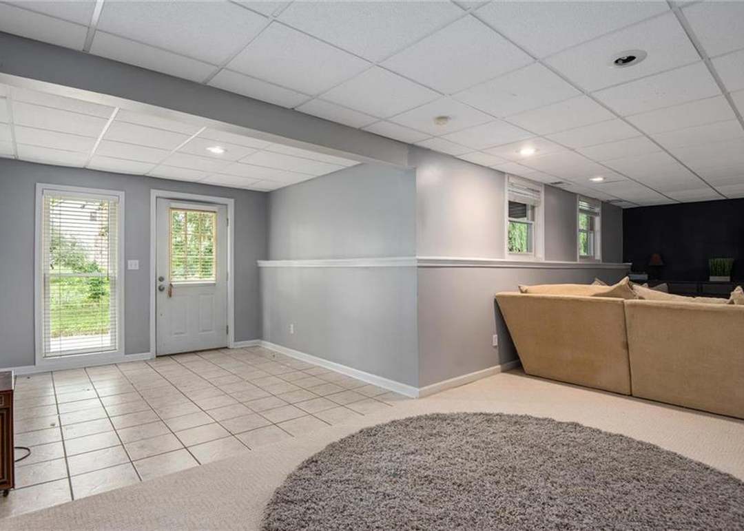 701 NE Jamestown Court — photo 32