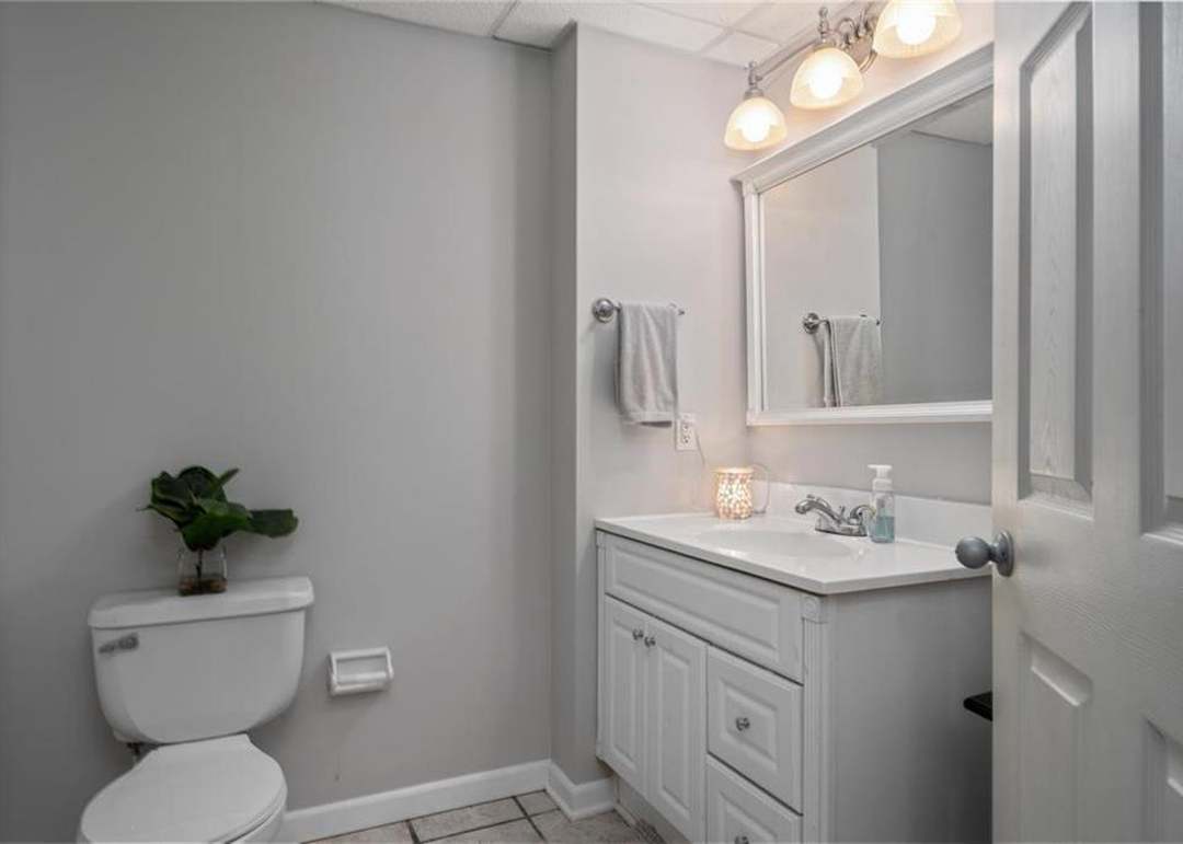 701 NE Jamestown Court — photo 35