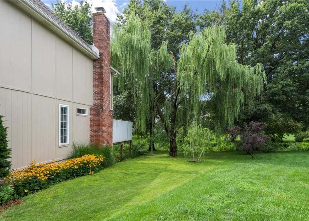 701 NE Jamestown Court — photo 37